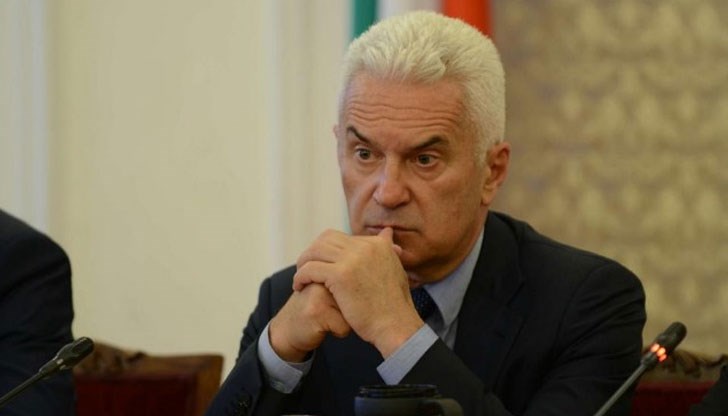 В България всички разбират от самолети, иронизира атакистът В България всички разбират от самолети, иронизира атакистът