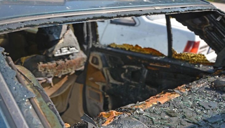 От пламъците е засегнат и пътнически бус От пламъците е засегнат и пътнически бус