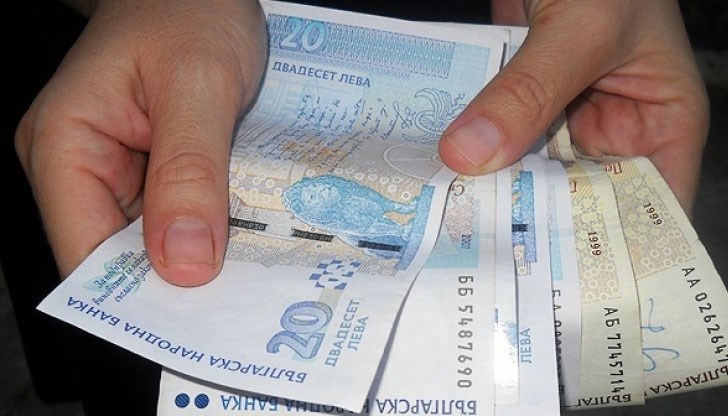 Промяната се налага заради увеличението на минималната заплата на 560 лв.