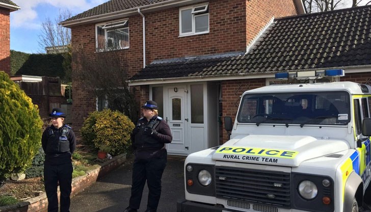 Скрипал и дъщеря му оцеляха след отравяне с Новичок Скрипал и дъщеря му оцеляха след отравяне с Новичок