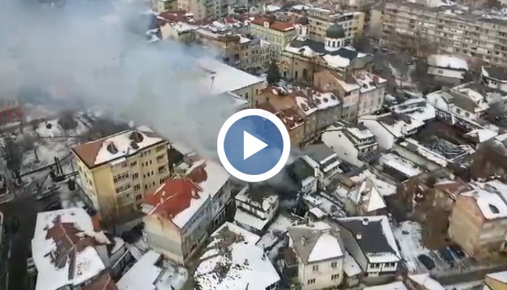 Три къщи горят и в момента