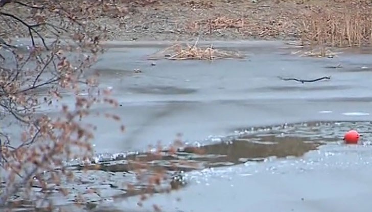 Момчето потъна вчера в ледените води на микроязовир между селата Марково и Първенец, докато си прави селфи