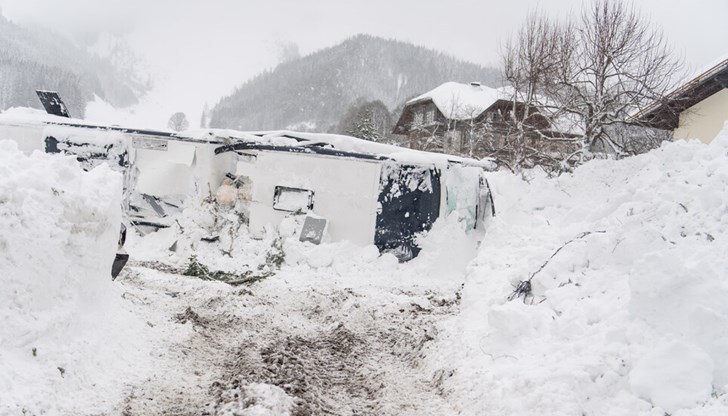 Натрупаният сняг в Австрийските Алпи доведе до затваряне на много пътища