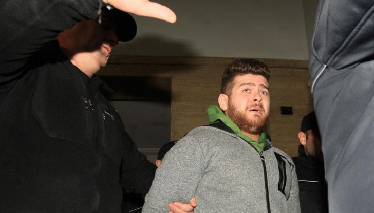 Къде издиша версията на русенеца