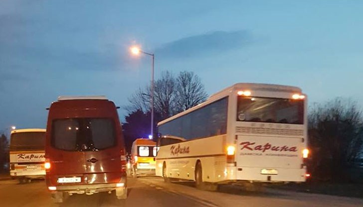 На място има екип на Спешна помощ