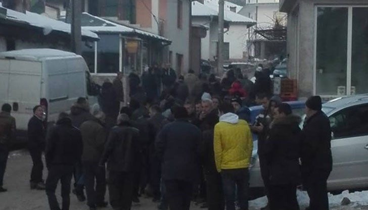 Няма да плащаме такса вода, докато отговорните институции не решат веднъж за винаги водния проблем в селото ни Няма да плащаме такса вода, докато отговорните институции не решат веднъж за винаги водния проблем в селото ни