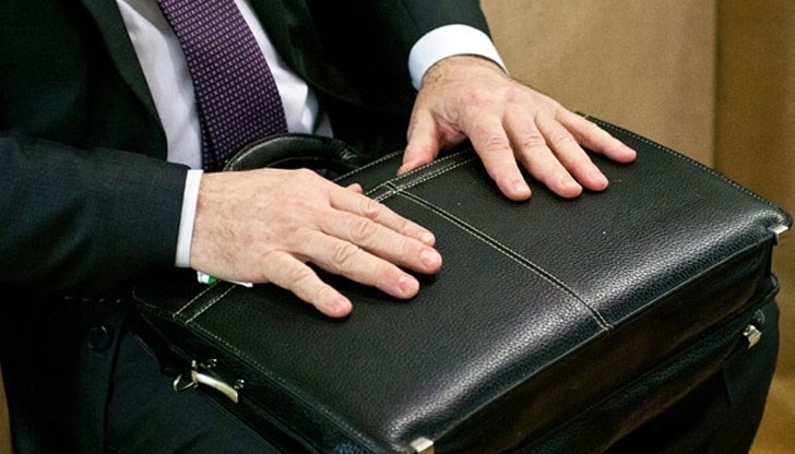 Мнозина чакат да ги сложат на топло на държавна работа