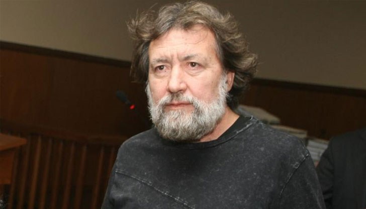 Бизнесменът ще присъства на погребението на баща си утре Бизнесменът ще присъства на погребението на баща си утре