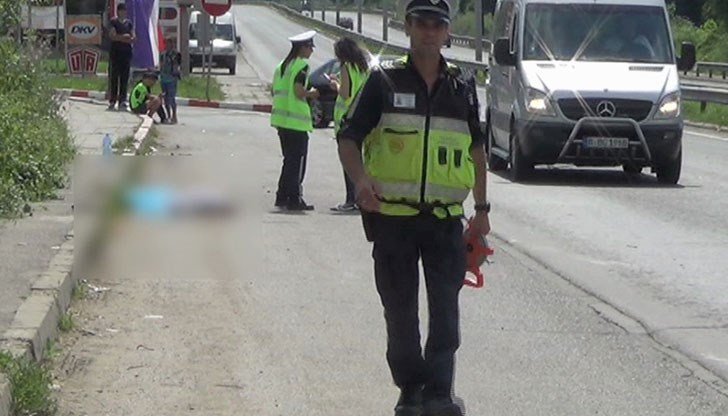 При трагичния инцидент моторист блъсна неправилно пресичаща жена При трагичния инцидент моторист блъсна неправилно пресичаща жена