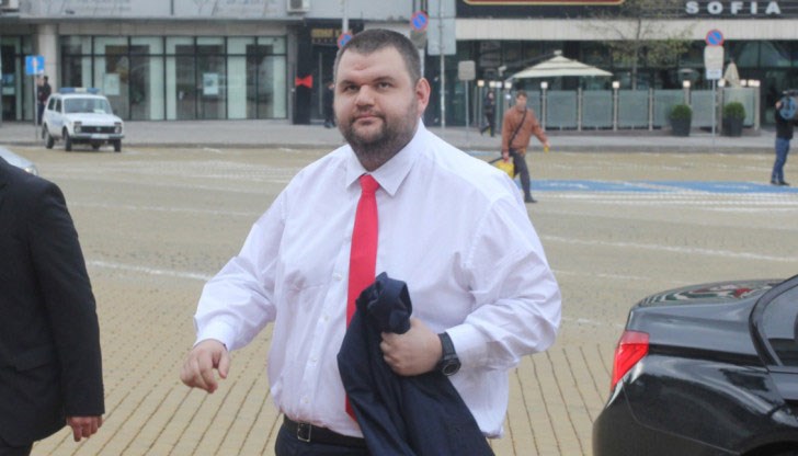 Депутатът е отговорен за закриването на над 1400 работни места Депутатът е отговорен за закриването на над 1400 работни места