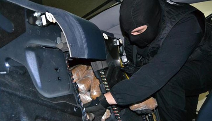 Убиват мулетата на българска територия, след което изхвърлят труповете в Турция Убиват мулетата на българска територия, след което изхвърлят труповете в Турция