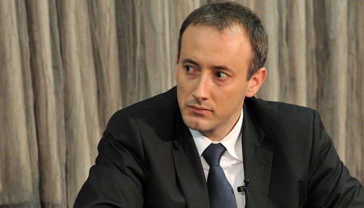 Местната шефка на РУО е "взела" главата на директорка насред учебната година без да се допита да учителите Местната шефка на РУО е "взела" главата на директорка насред учебната година без да се допита да учителите