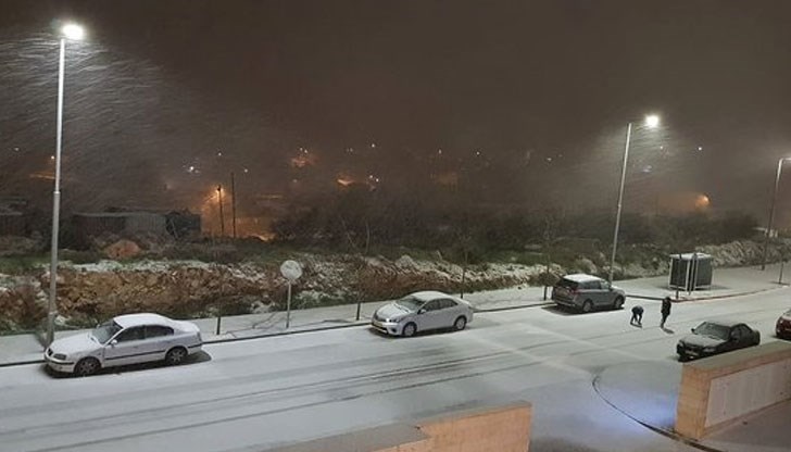 Сняг падна над Йерусалим, а проливни дъждове удариха Газа