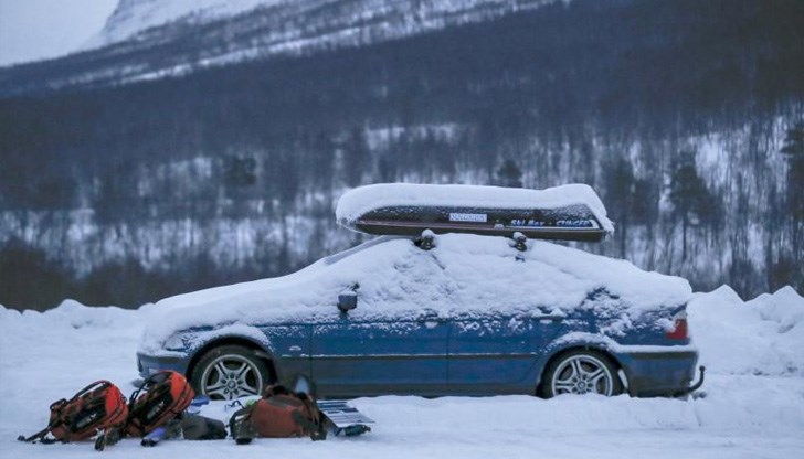 Открити са следи от ски, които водят към лавината, но не излизат от нея Открити са следи от ски, които водят към лавината, но не излизат от нея