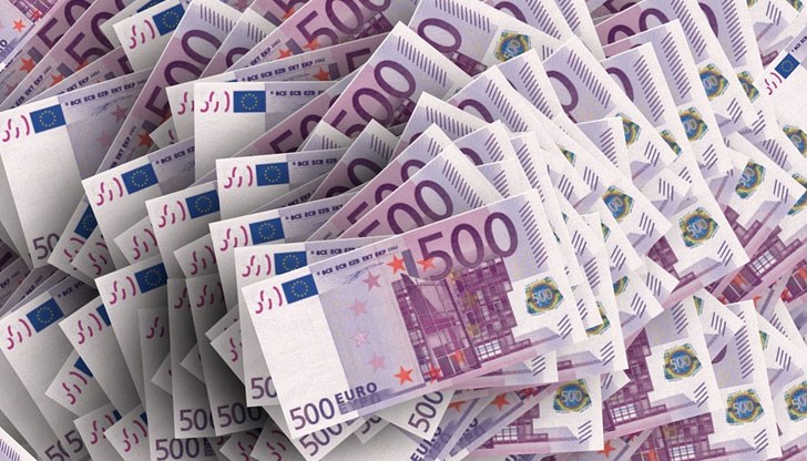 Мъжът е собственик на обменно бюро Мъжът е собственик на обменно бюро