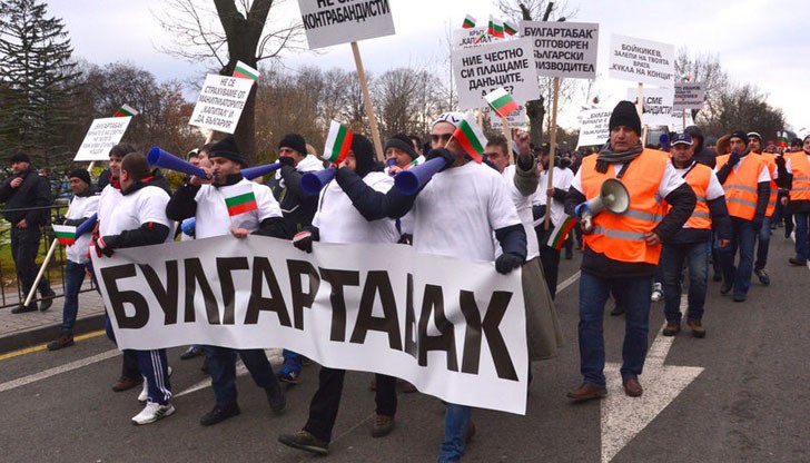 Бавно, мъчително и с унизителното съучастие на държавата "Булгартабак" се запъти към историята Бавно, мъчително и с унизителното съучастие на държавата "Булгартабак" се запъти към историята
