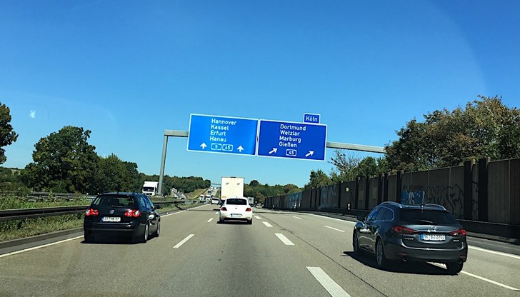 Германското правителство изключи днес възможността за ограничаване на скоростта по магистралите в страната до 130 километра в час