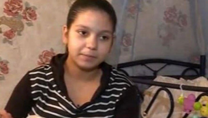 Невръстната майка живее в ромската махала на Лом Невръстната майка живее в ромската махала на Лом