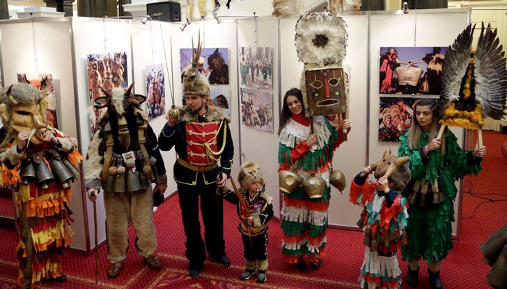 Колкото по-силно удрят чановете на кукерите, толкова повече се очиства земята и злото бяга от нас, коментира Цвета Караянчева