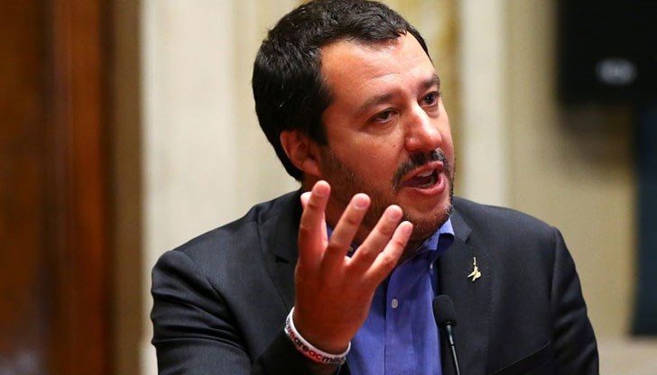 Италианският вицепремиер и министър на вътрешните работи заяви, че събира доказателства, за да се предприемат съдебни действия срещу екипажа на кораба "Сий уоч 3"