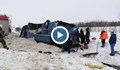 Автобус с деца се преобърна в Русия