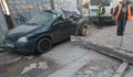 Бетонен къс премаза кола в София