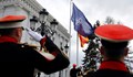 Издигнаха знамето на НАТО пред сградата на македонското правителство