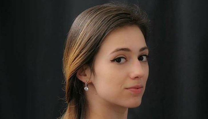 25-годишната балерина дебютира в „Лебедово езеро“ в главната роля на Одета-Одилия през април миналата година