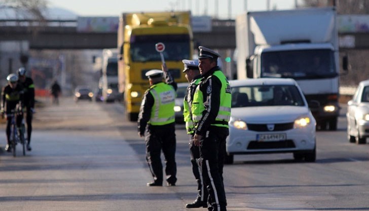 От днес до 24 февруари се провежда операция на Пътна полиция за контрол на товарните автомобили и автобусите