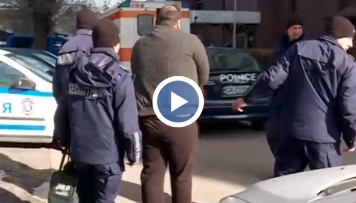 5 часа медици и полицаи обикалят София, защото никоя психиатрия не иска да го приеме