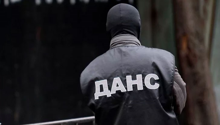 Не знам защо, на всички им убягва крайно забавният момент, че „отравянето“ на Гебрев и сина му евентуално с Новичок, е разкрито не от българските служби, а от….британски журналисти! Евала, машалах, аферим! Това се казва журналисти!