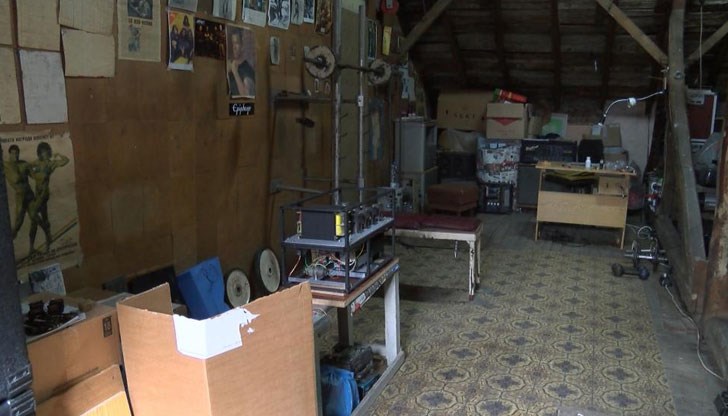 В ареста са отведени майка и син