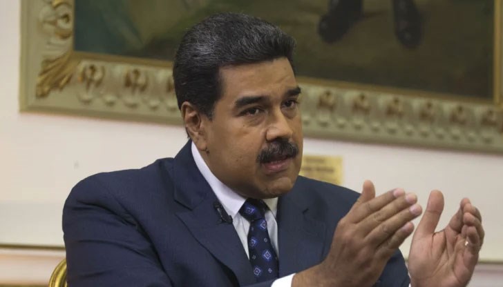 Така той смята да попречи на планираното от опозиционните лидери приемане на хуманитарна помощ