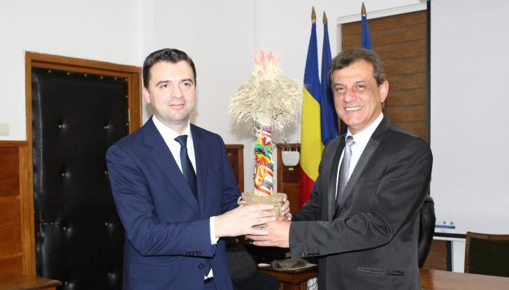 Заместник-областния управител на област Русе предаде ръководството на земеделската група на заместник-председателя на Окръжен съвет Гюргево, г-н Лучиан Корозел