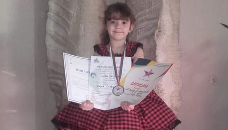 Русенчето от Вокално студио "Слънчеви ноти’’ се състезава с 32 деца Русенчето от Вокално студио "Слънчеви ноти’’ се състезава с 32 деца