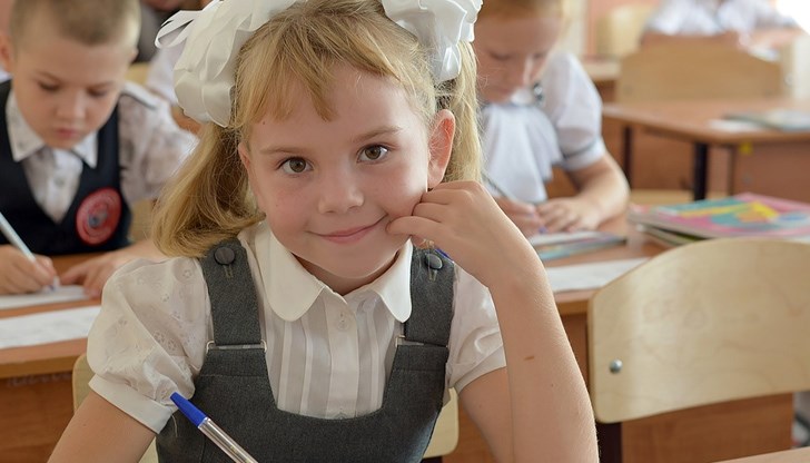 Поне два пъти в седмицата учениците трябва да имат занятия извън задължителните по учебните планове