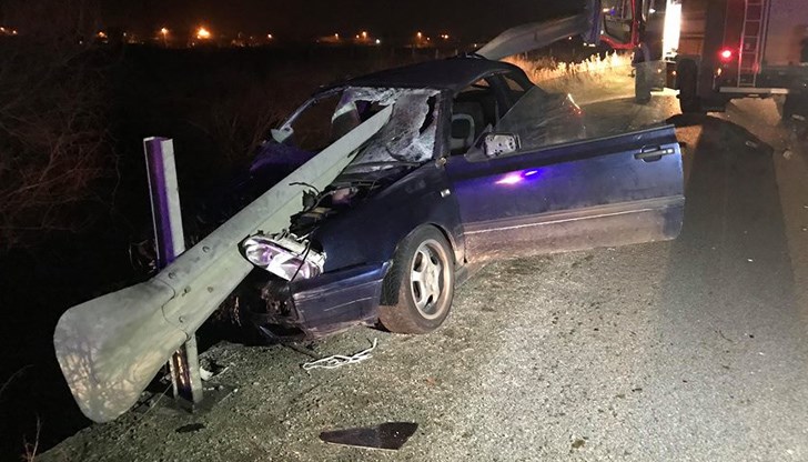 Шофьорът е откаран в болницата с опасност за живота