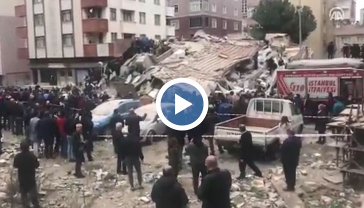 Над 20 души може да се намират под развалините на рухналия многоетажен блок