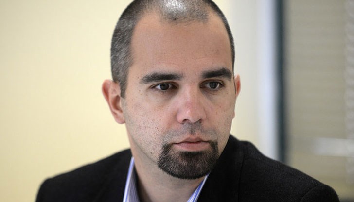 Повече от десетилетия имат опит на политическия терен и знаят, че като наближат избори, в които БСП се чувства застрашена, БСП прави винаги 2 неща Повече от десетилетия имат опит на политическия терен и знаят, че като наближат избори, в които БСП се чувства застрашена, БСП прави винаги 2 неща