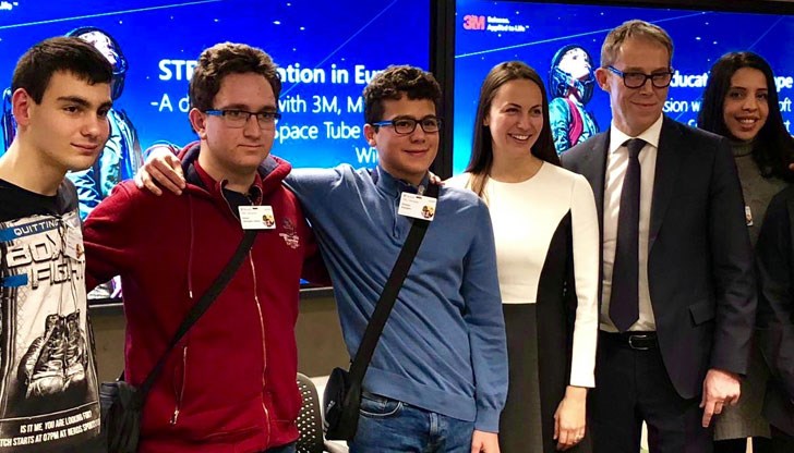 Младите български таланти представиха видео за Космоса