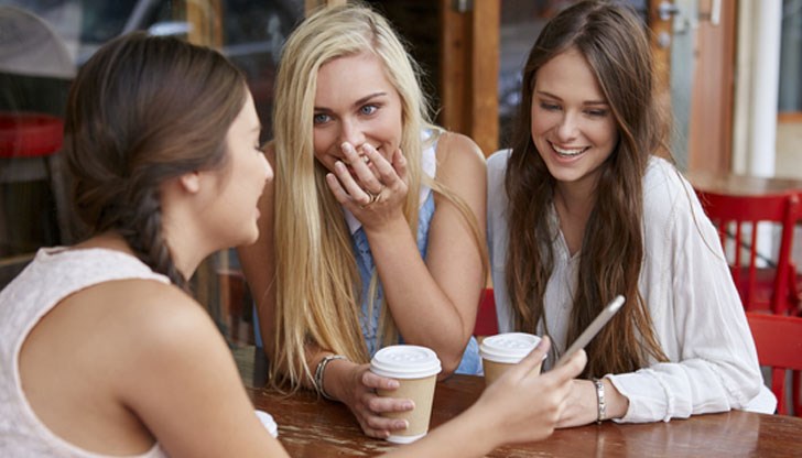 Тези личности често поемат висшата фигура на „майката“ в своя социален кръг