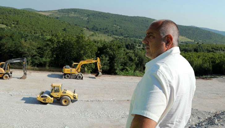 ​Отритнатата от премиера "Джи Пи Груп" все пак ще строи тунела "Железница", а избрани фирми се уредиха с поръчки за "Хемус"