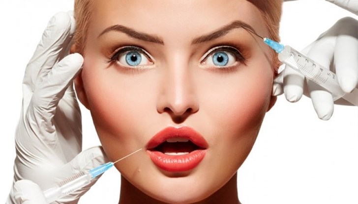 Клонираните са млади момичета. Все още нямат тридесет години въпреки състарената си кожа от многото солариуми