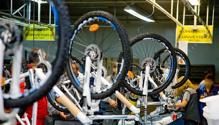 Макском дава работа на над 800 човека и е един от най-големите работодатели в региона