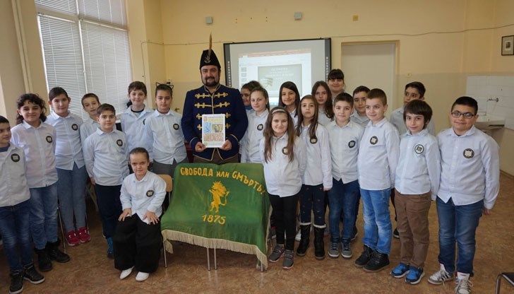 Урок по родолюбие в СУ „Възраждане“