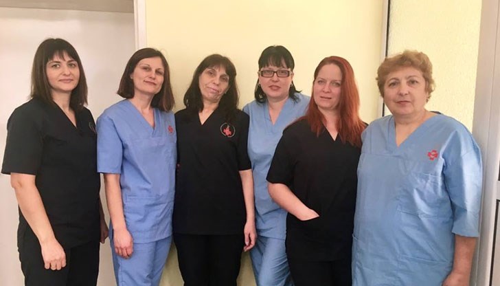 Пациенти могат да бъдат обслужвани по домовете или да отидат в кабинет на улица "Стоян Заимов" 2а