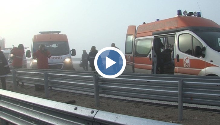 Има и информационно табло, което обаче от откриването е с надпис – Лек път