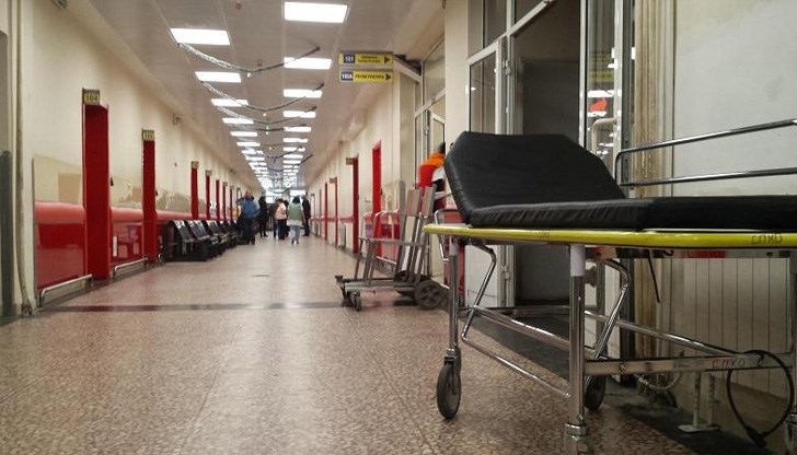 Той е с тежка порезна рана и голяма кръвозагуба Той е с тежка порезна рана и голяма кръвозагуба