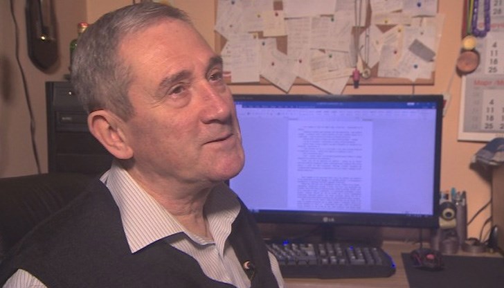 Историите му гарантират 100% смях Историите му гарантират 100% смях