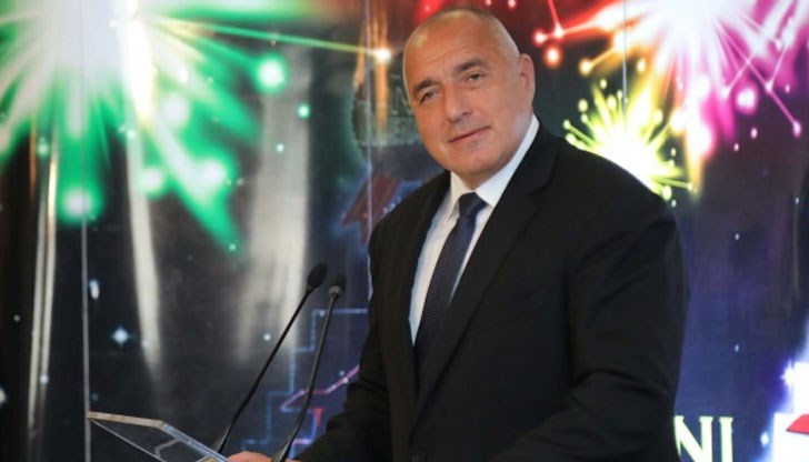 Серия трогателни телевизионни репортажи и ето, че в България изведнъж се намериха пари и за болниците, и за селски автобуси, и за психиатриите. Защо точно сега?